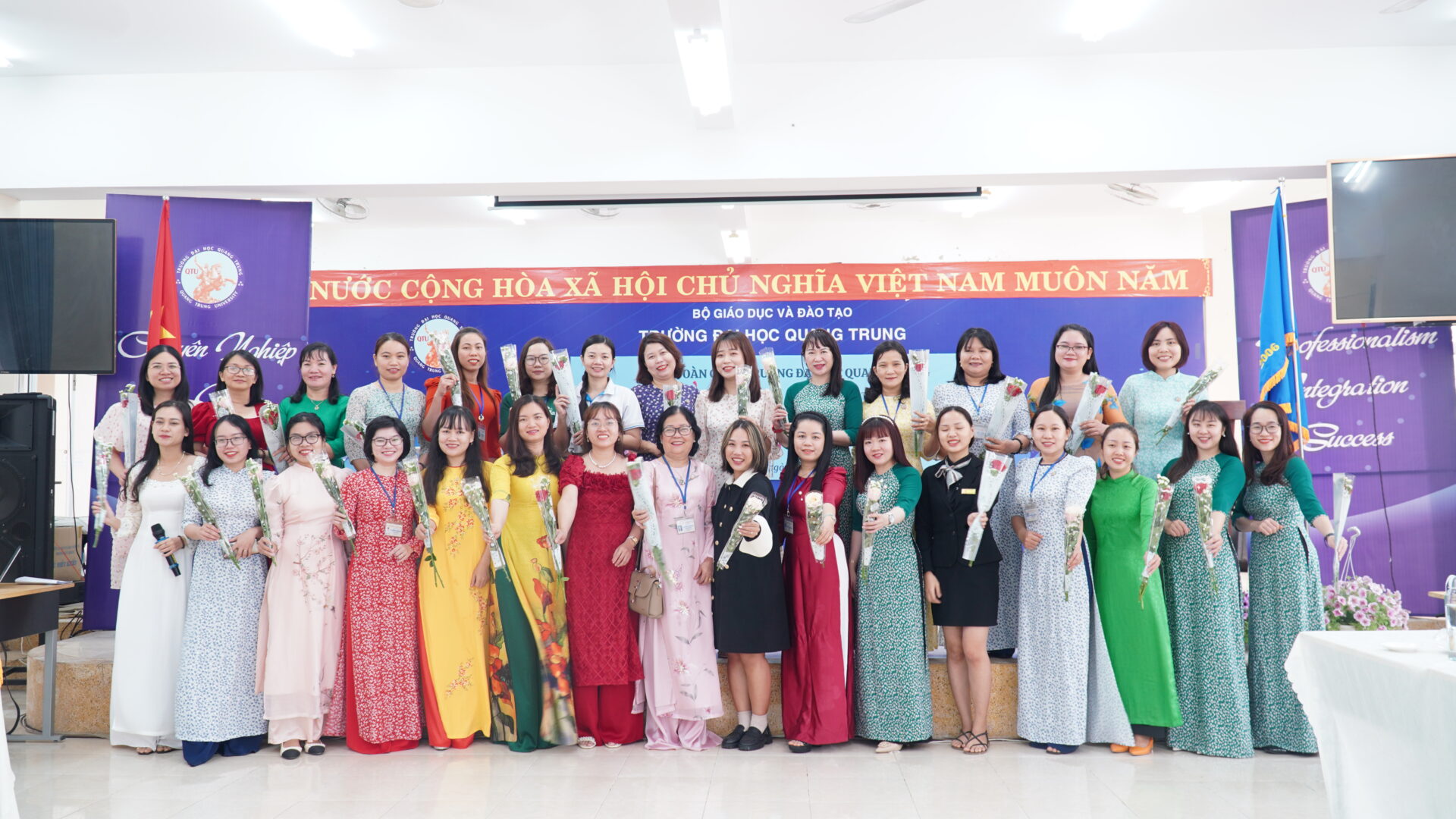 Áo dài - Tinh hoa vẻ đẹp người phụ nữ Việt Nam 1 áo dài, phụ nữ Việt Nam,