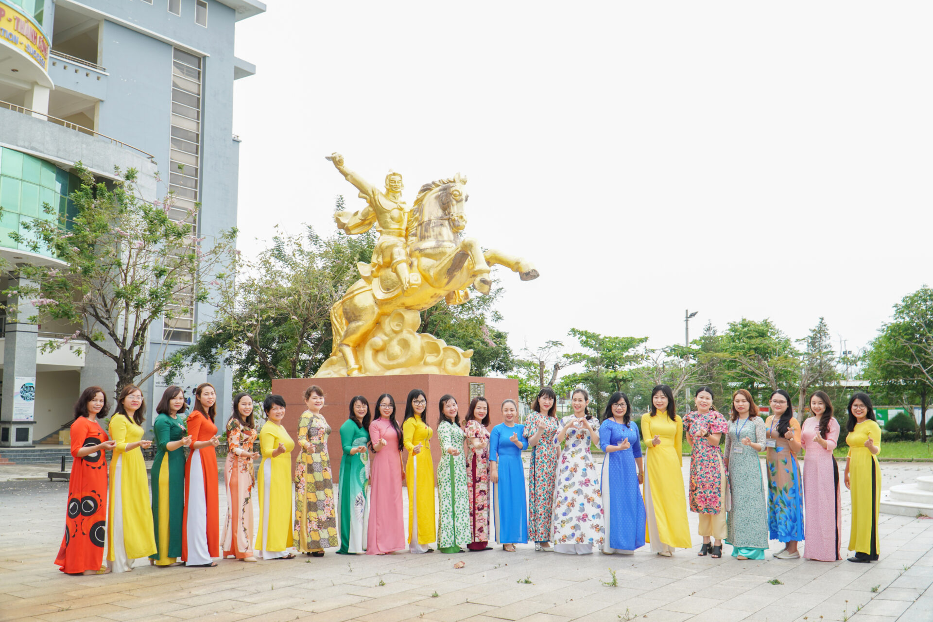 Áo dài - Tinh hoa vẻ đẹp người phụ nữ Việt Nam 5 anh 4