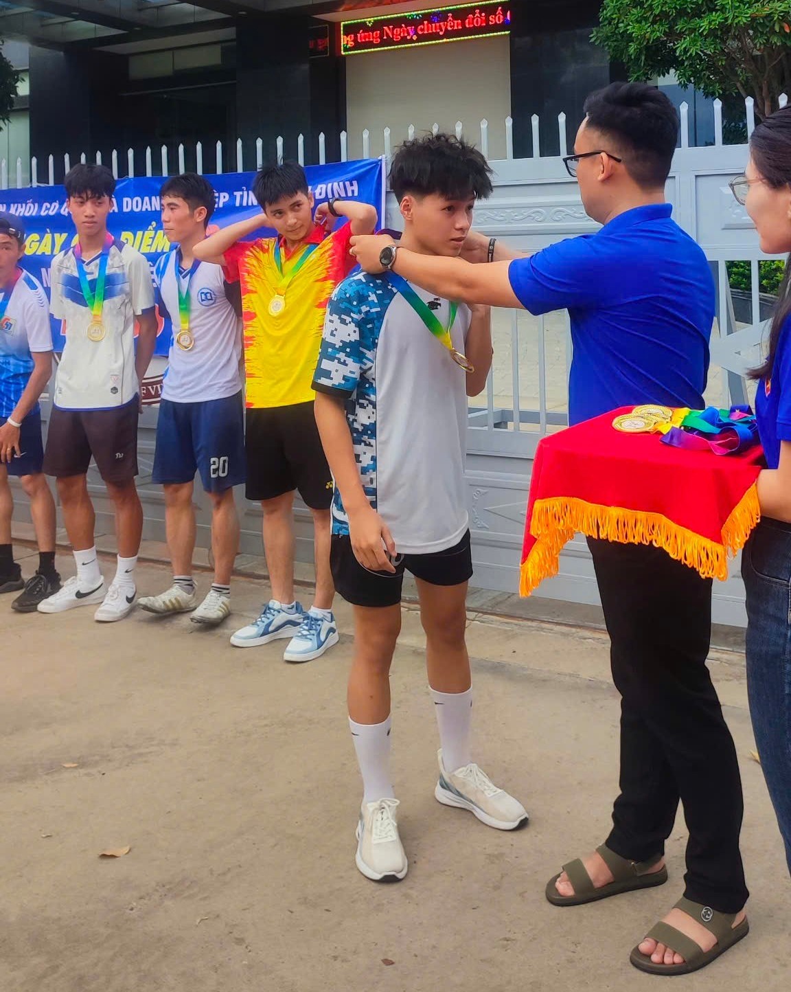 Hưởng ứng chương trình "Mỗi thanh niên 10.000 bước chân mỗi ngày" 2 Hưởng ứng chương trình Mỗi thanh niên 10.000 bước chân mỗi ngày