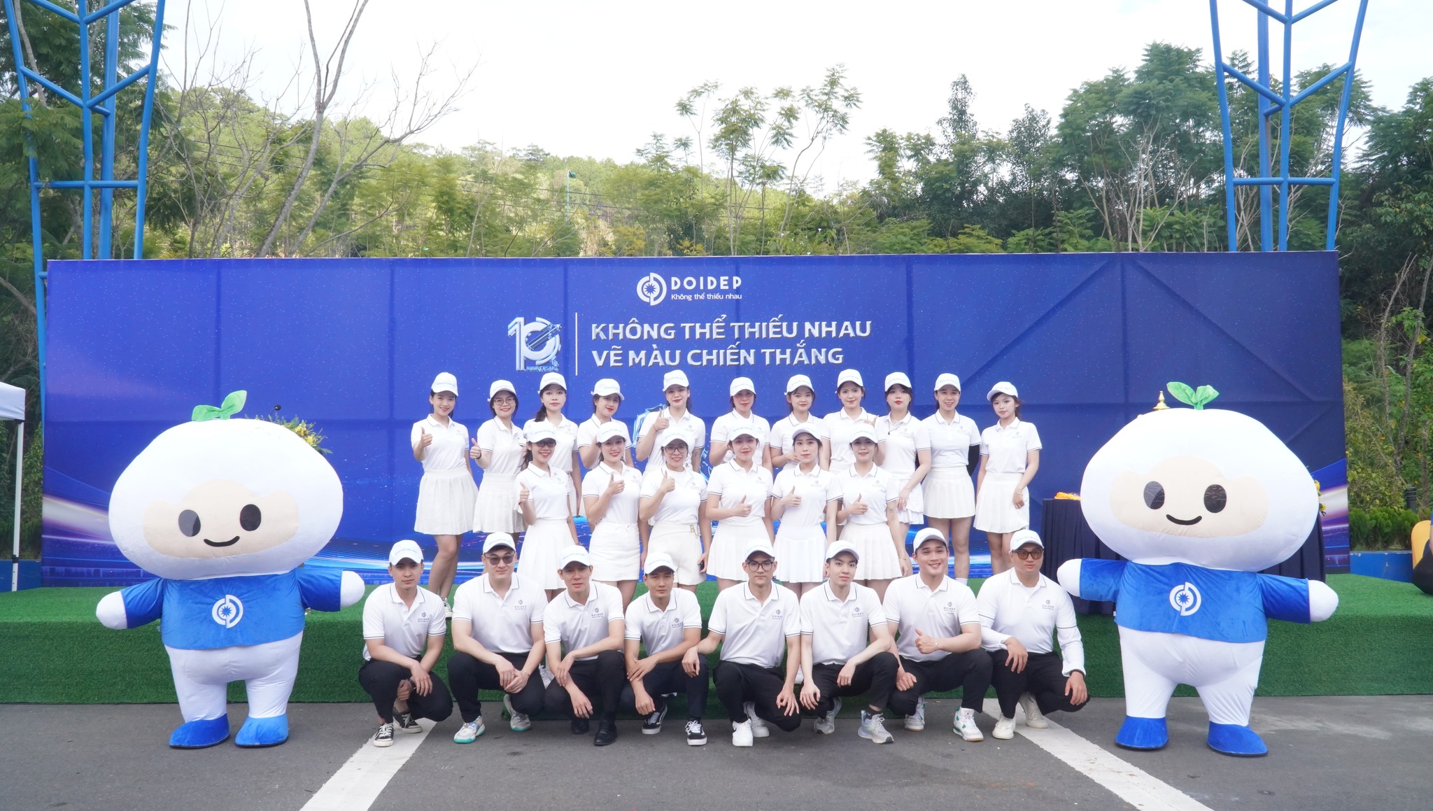 2 Sandals Cup