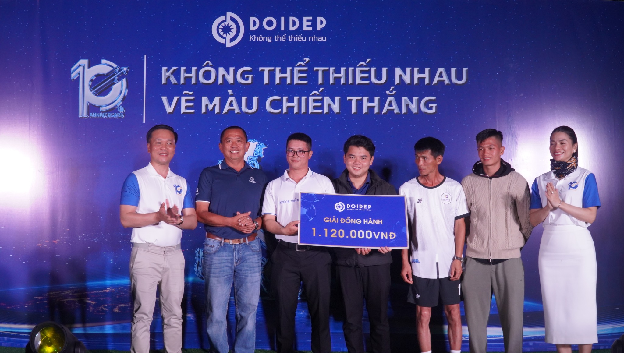 32 Sandals Cup