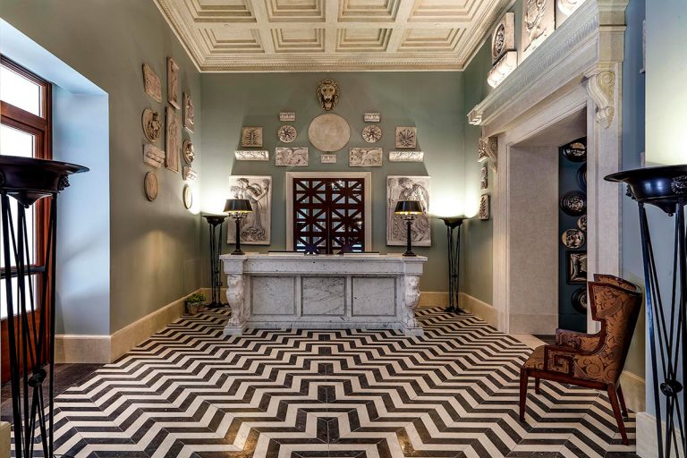 nganh quan tri du lich va khach san la gi?