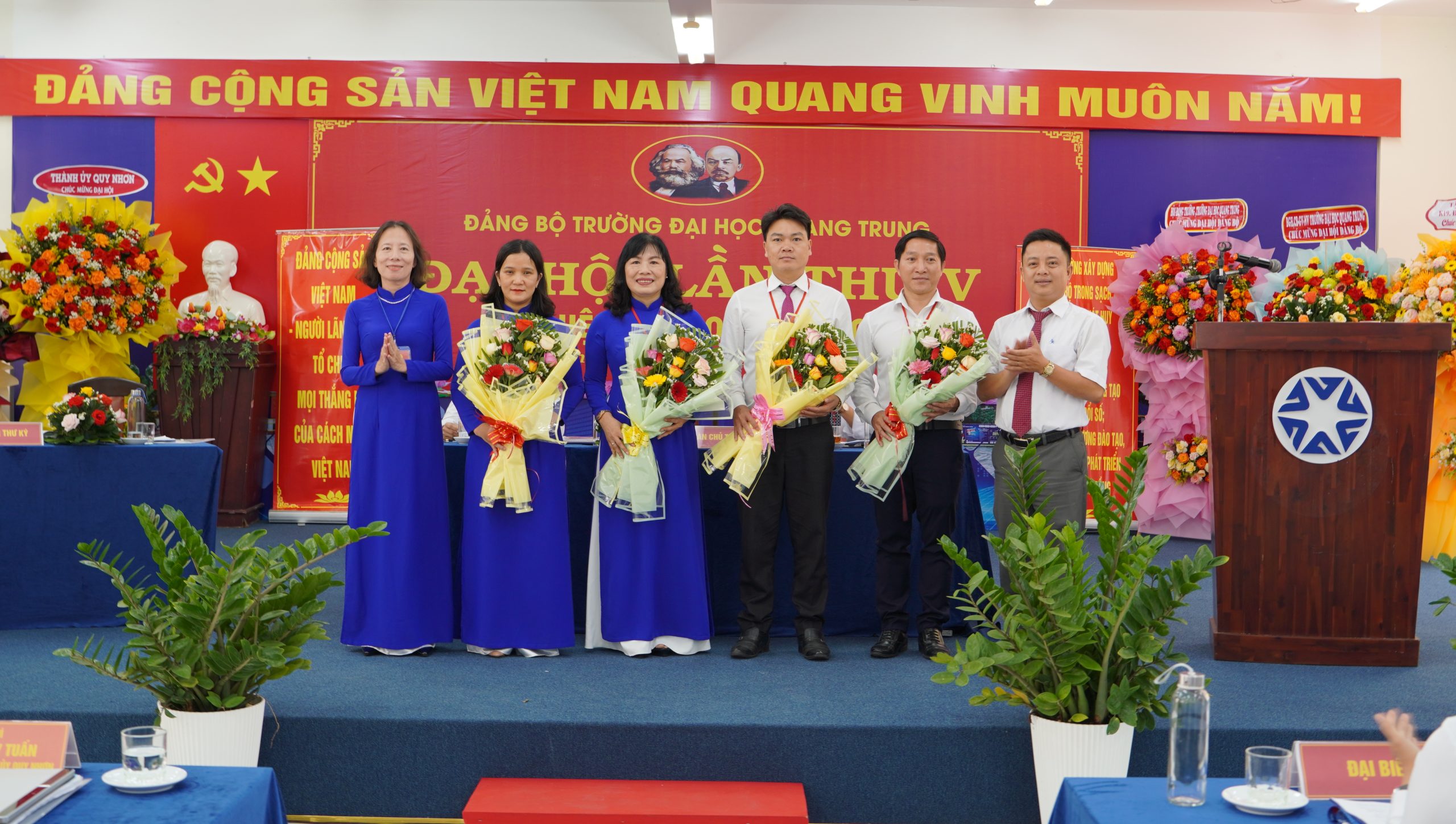 Phát huy trí tuệ, đoàn kết – Đại hội Đảng bộ Trường Đại học Quang Trung lần thứ V thành công rực rỡ, mở ra chặng đường phát triển mới 4 Đại hội Đảng bộ 2025