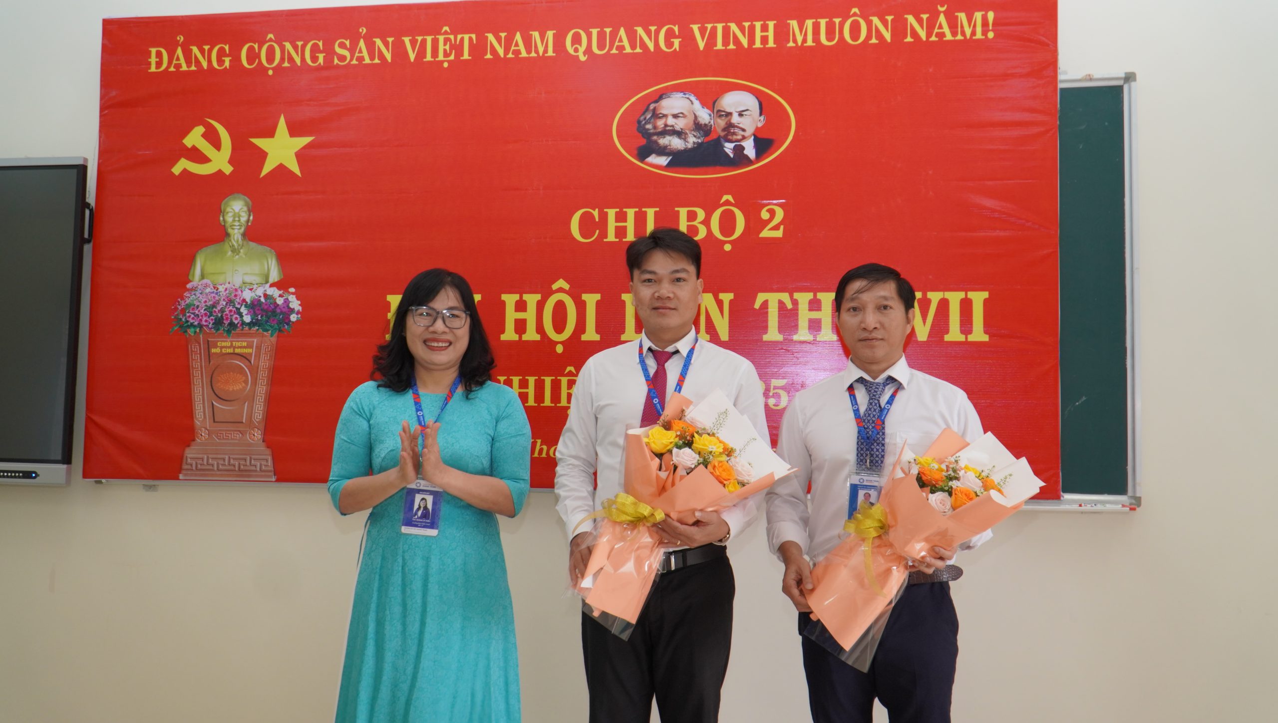 Thành công đại hội các chi bộ – Nền tảng cho đại hội Đảng bộ Trường Đại học Quang Trung nhiệm kỳ 2025–2030 4 dai hoi chi bo 2025