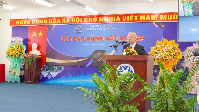 Lễ tốt nghiệp tại Trường Đại học Quang Trung 2 Dsc04990