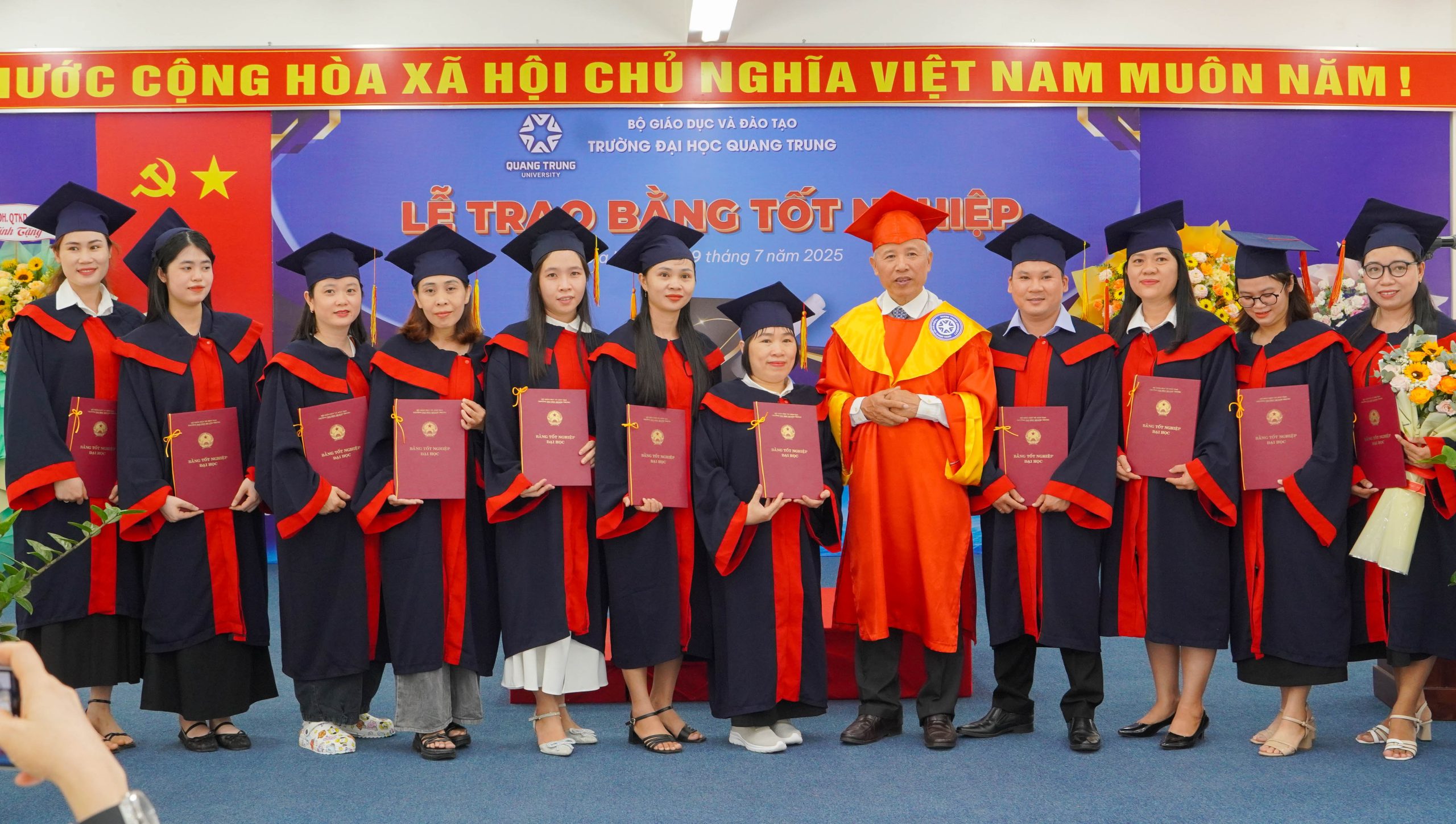 Lễ tốt nghiệp tại Trường Đại học Quang Trung 5 Dsc05195