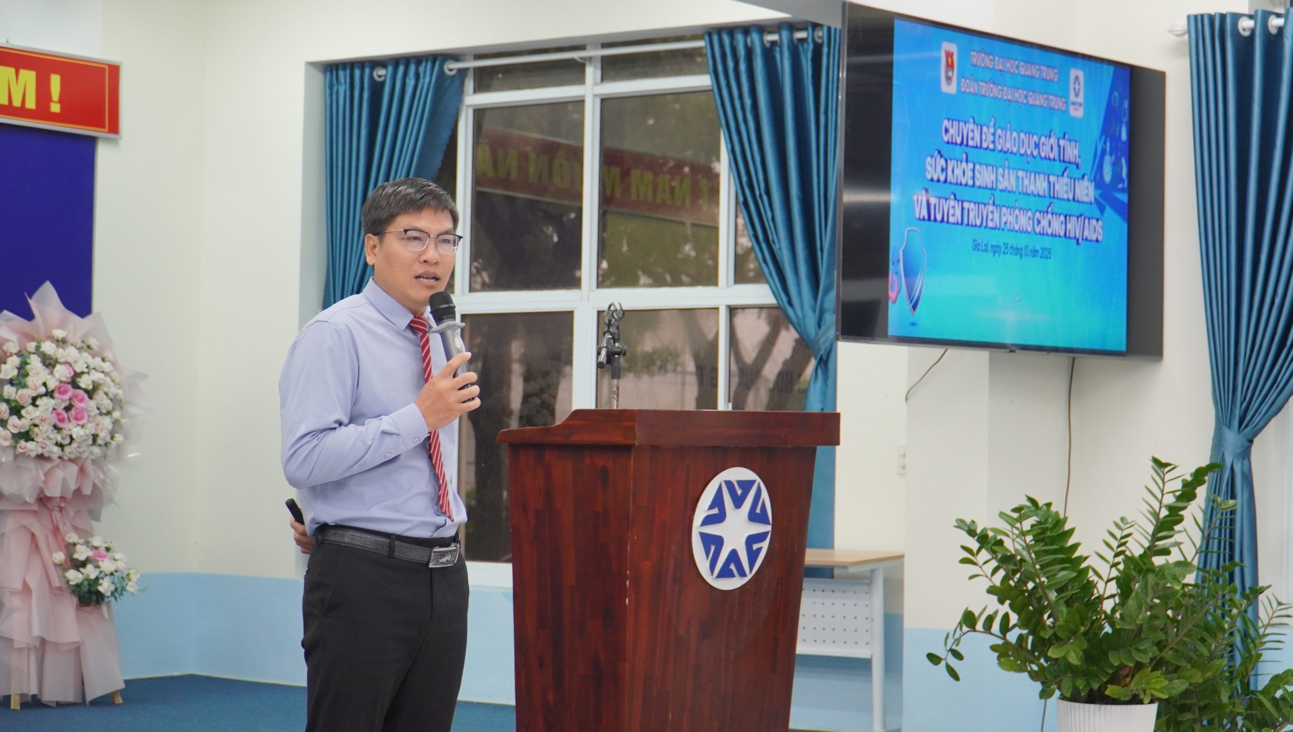 Trang chủ QTU 23 Chuyên đề Giáo dục giới tính, sức khỏe sinh sản thanh thiếu niên và tuyên truyền phòng chống HIV/AIDS