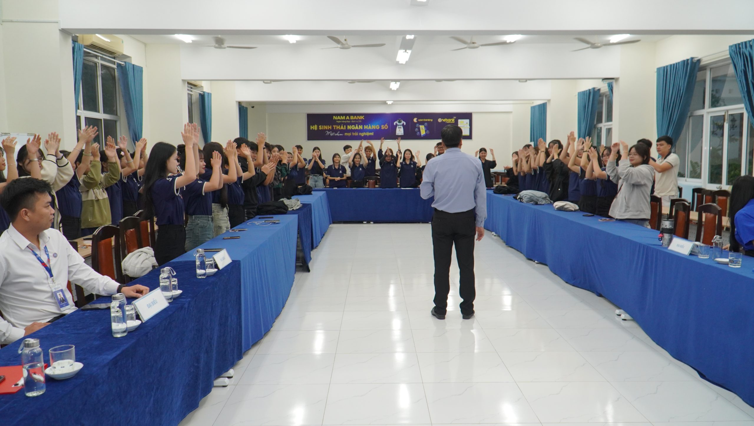 Chuyên đề Giáo dục giới tính, sức khỏe sinh sản thanh thiếu niên và tuyên truyền phòng chống HIV/AIDS 3 Dsc08963