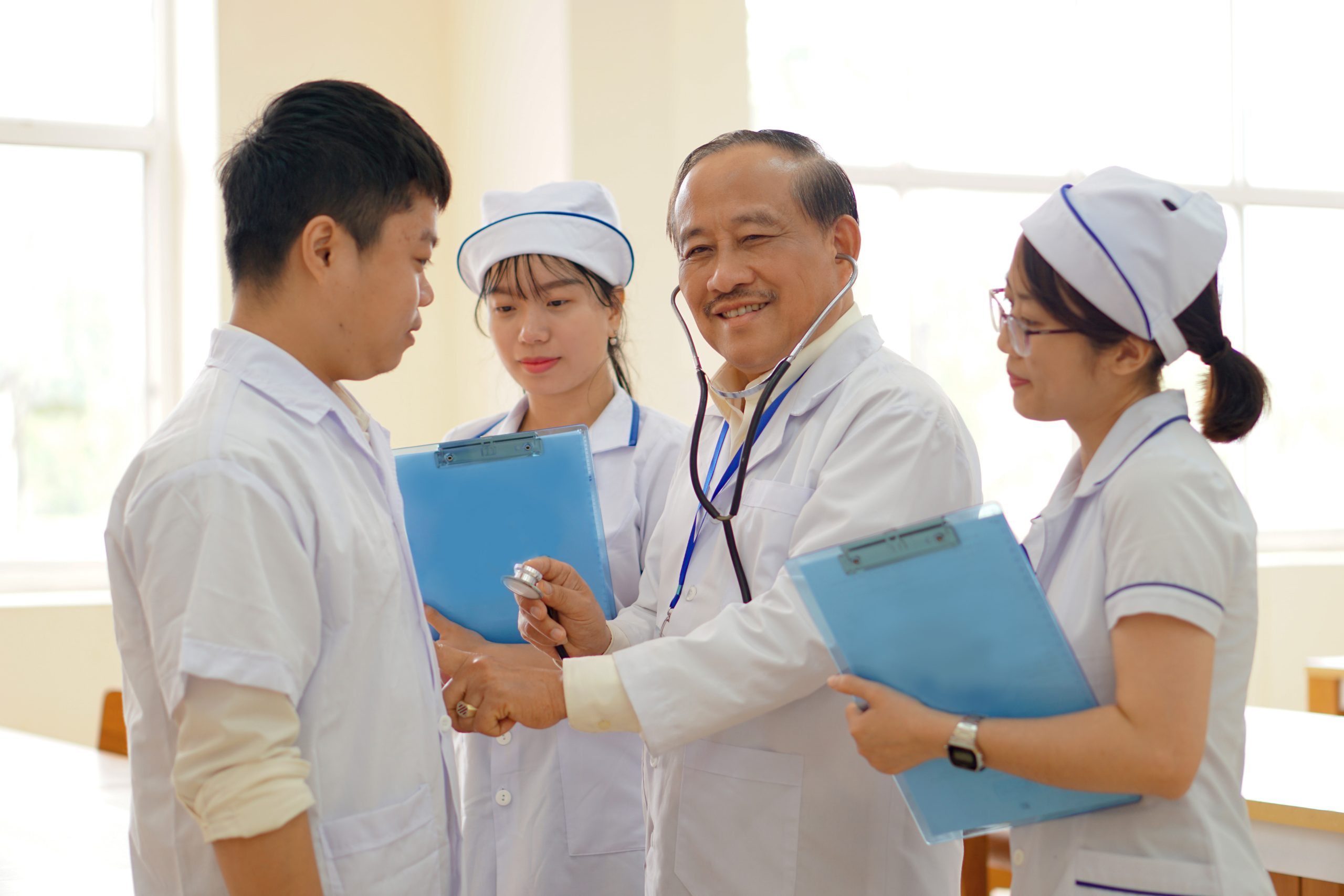Thầy Nga