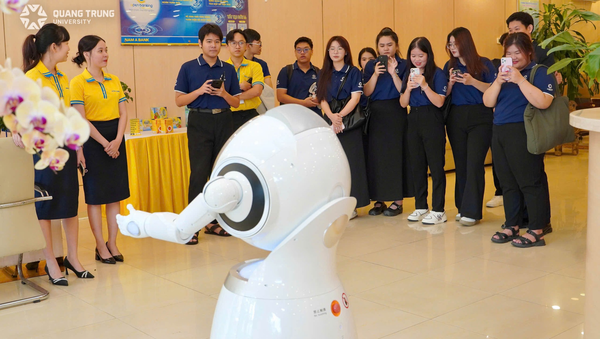 Sinh viên QTU trải nghiệm thực tế nghề Tài chính – Kế toán tại Nam A Bank Quy Nhơn 3 571362450 1231210855695291 322265600449616468 N