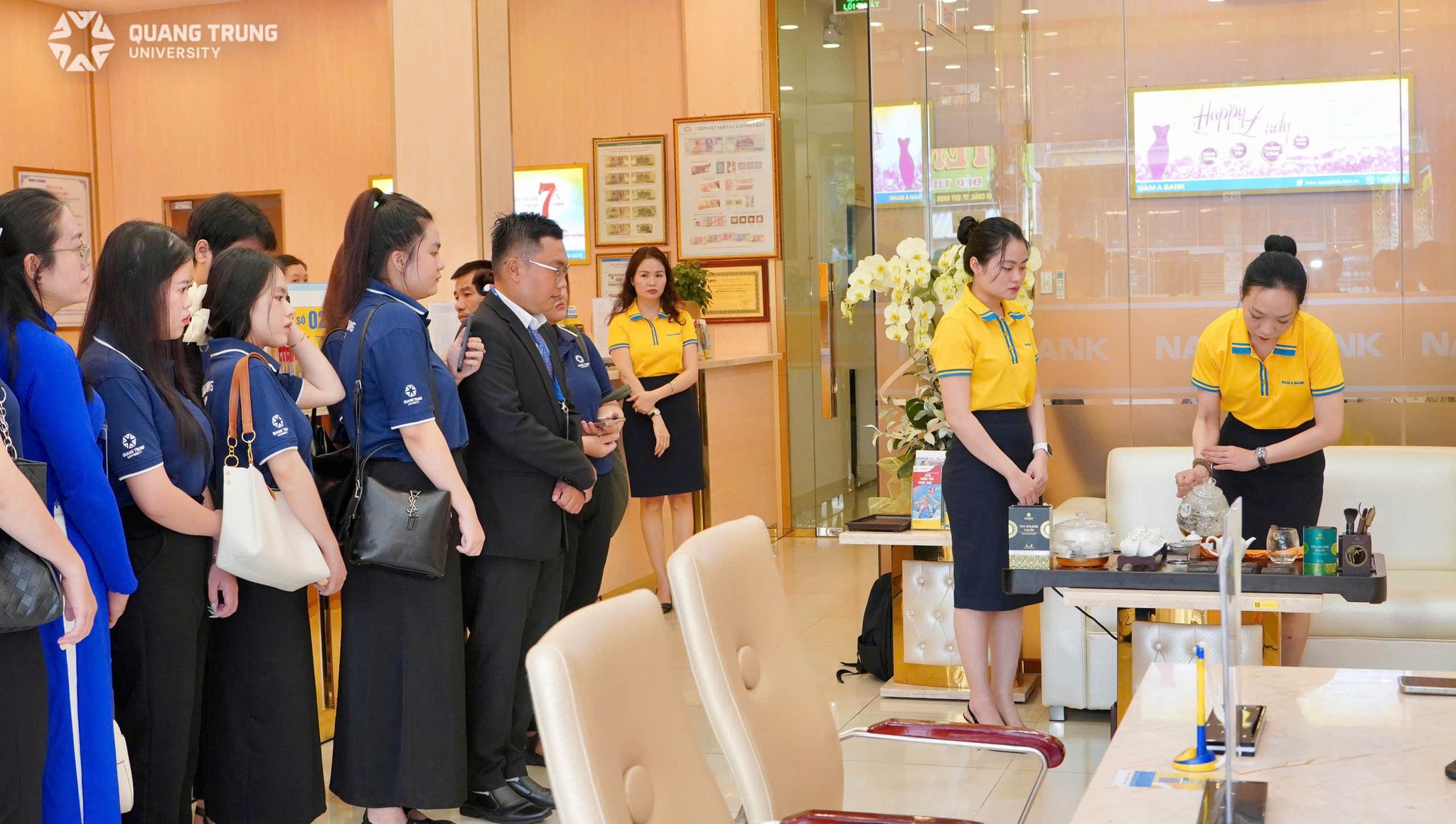 Sinh viên QTU trải nghiệm thực tế nghề Tài chính – Kế toán tại Nam A Bank Quy Nhơn 8 571687553 1231210789028631 3399547660412112784 N