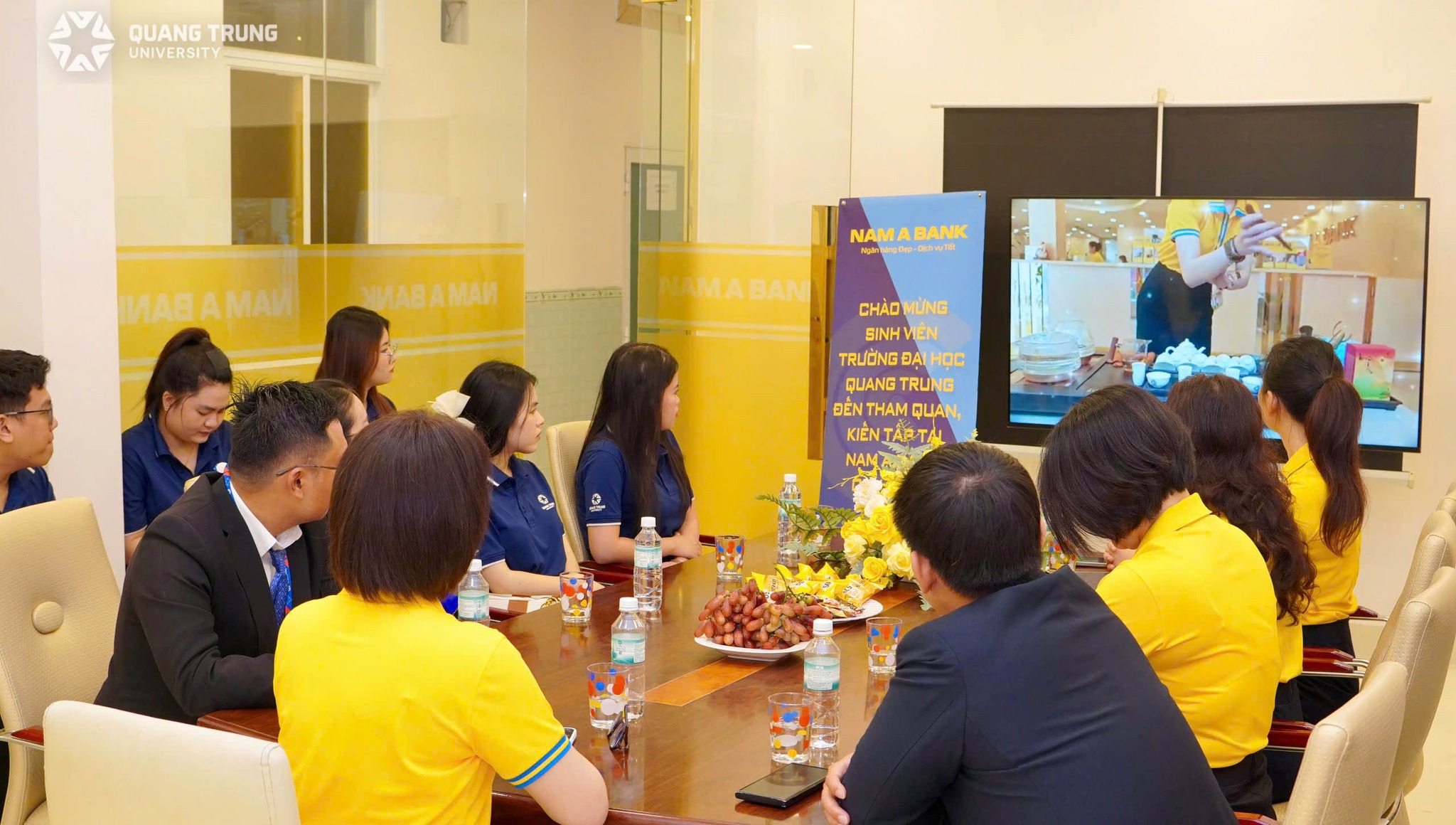 Sinh viên QTU trải nghiệm thực tế nghề Tài chính – Kế toán tại Nam A Bank Quy Nhơn 7 572002441 1231210865695290 5889961504766853630 N