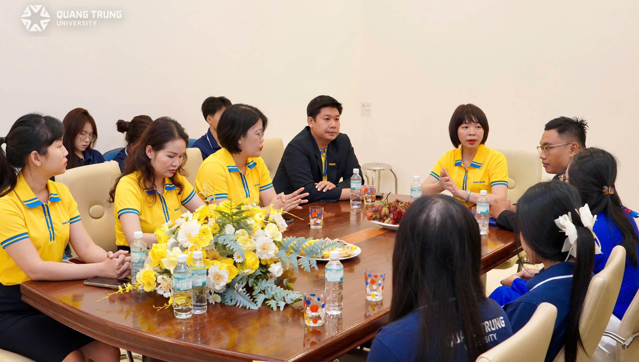 Sinh viên QTU trải nghiệm thực tế nghề Tài chính – Kế toán tại Nam A Bank Quy Nhơn 2 572111887 1231210949028615 2654978425582897693 N