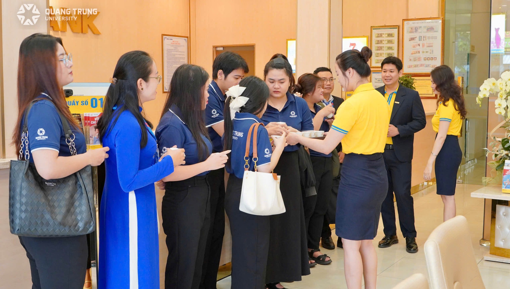 Sinh viên QTU trải nghiệm thực tế nghề Tài chính – Kế toán tại Nam A Bank Quy Nhơn 11 573325782 1231210842361959 6069311785654913035 N